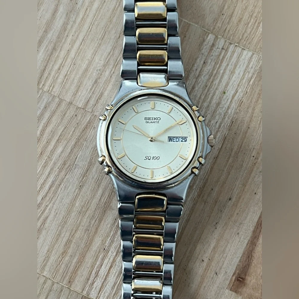Seiko SQ 100 Rare Vintage Men’s Watch Light Gold-Tone Dial Two-Tone Bracelet